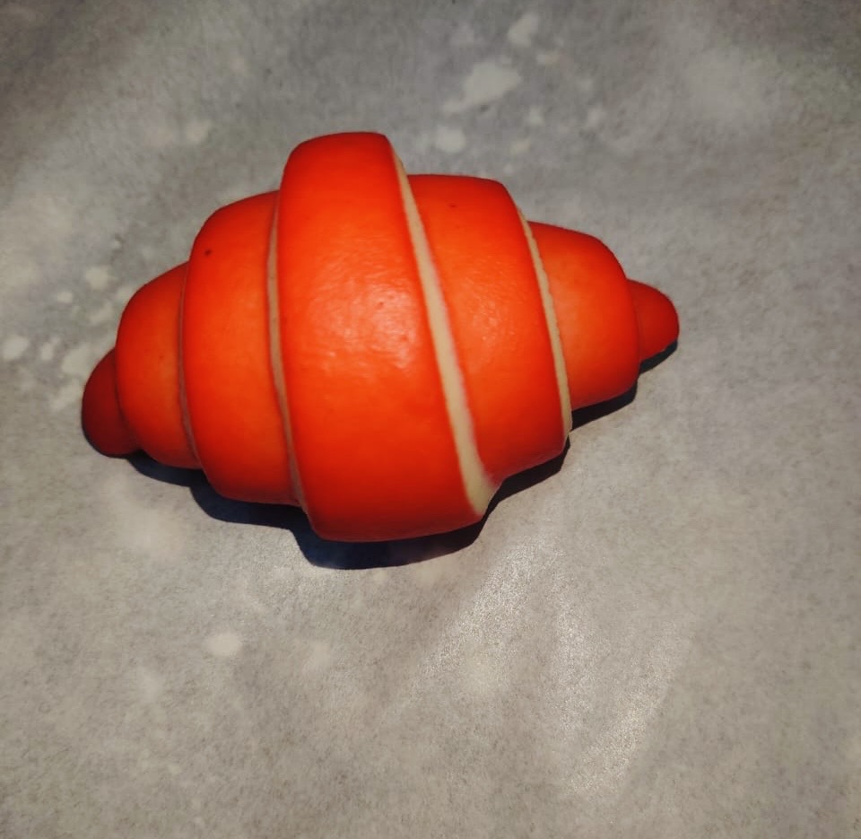 Croissant plain red raw pre proofed mini