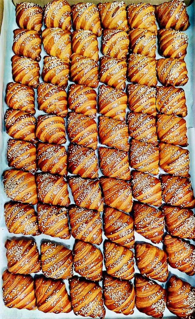 Croissant plain mini with white sesame on top 