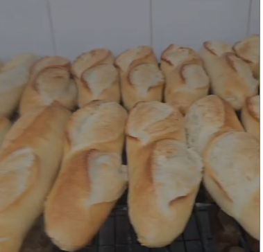 White half baguette One cutting 165gr Before Baking L: 25cm W:4cm  